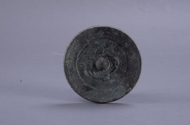 东汉"青盖"龙虎对峙纹铜镜